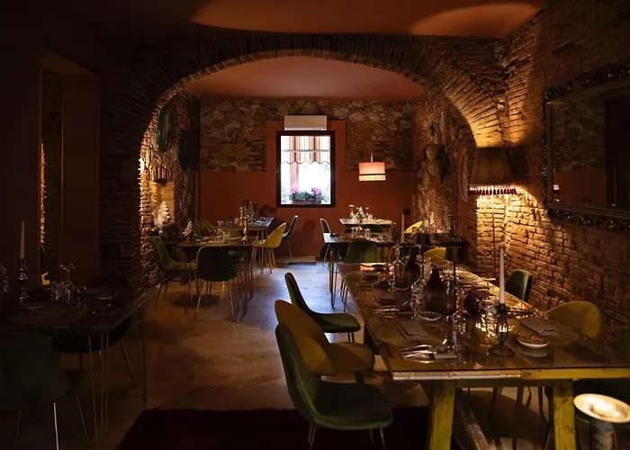Art Suite Gallery - Tuscany - Medieval Town Close To Florence, Pisa, Lucca, Chianti Zone, Versilia