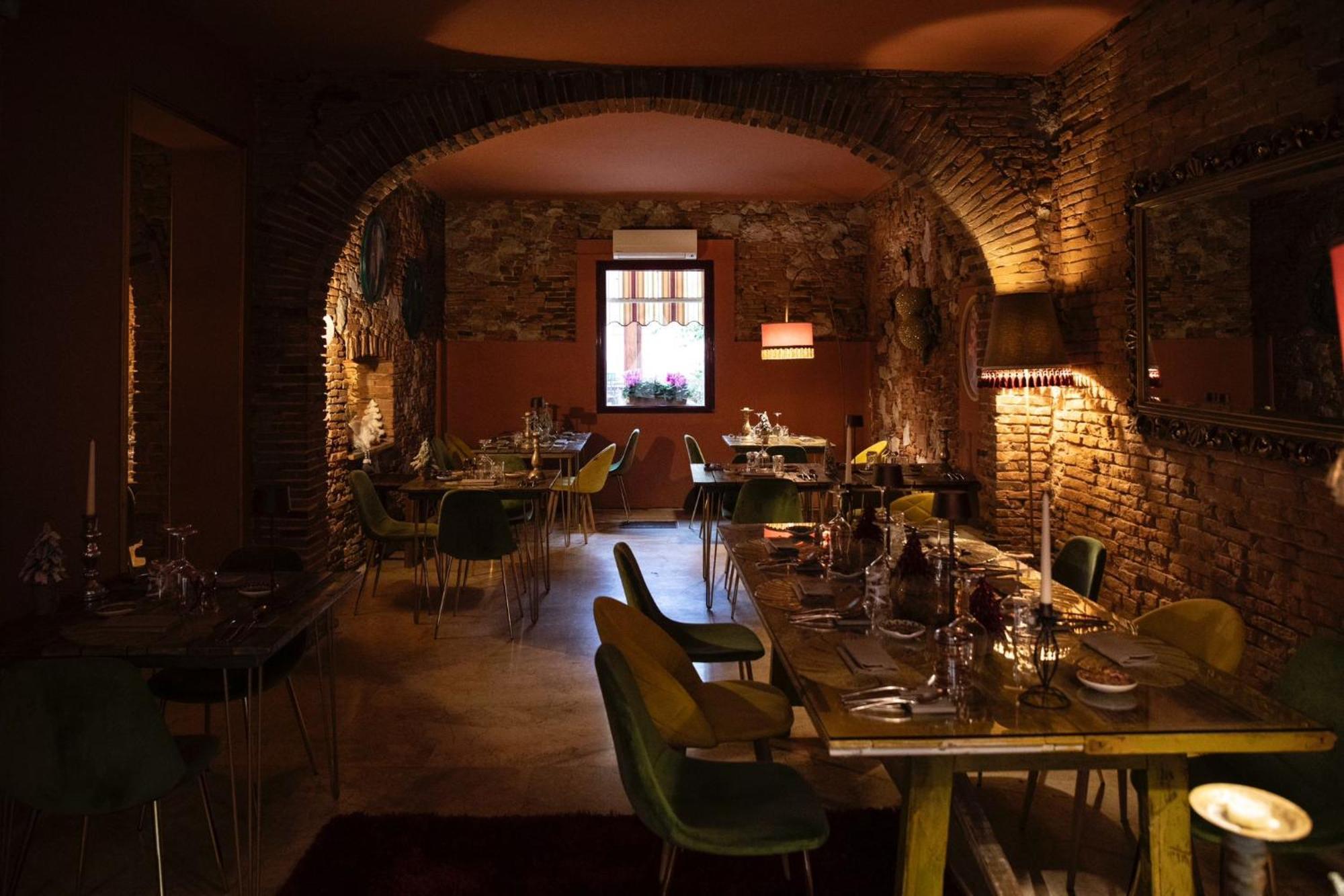 Art Gallery - Tuscany - Medieval Town Close To Florence, Pisa, Lucca, Chianti Zone, Versilia *